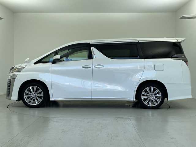 トヨタ ヴェルファイア ゴールデンアイズⅢ 愛知県 2022(令4)年 2.7万km ホワイトパールクリスタルシャイン 純正ビルトインナビ/・Bluetooth/・Miracast/・フルセグ（テレビキット装着）/純正CD/DVDデッキ/バックカメラ/純正フリップダウンモニター/DSRC対応ビルトインETC/電動ムーンルーフ/両側パワースライドドア/パワーバックドア/２列目オットマンシート/トヨタセーフティセンス/・プリクラッシュセーフティ/・レーントレースアシスト/・パーキングサポートブレーキ/・レーダークルーズコントロール/・ブラインドスポットモニター/・リヤクロストラフィックアラート/・ロードサインアシスト/電動パーキングブレーキ/AC100V電源コンセント/横滑り防止/プッシュスタート