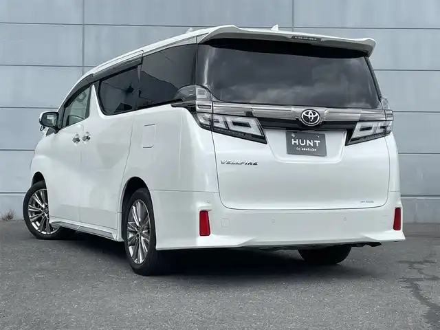 トヨタ ヴェルファイア ゴールデンアイズⅢ 千葉県 2022(令4)年 2.7万km ホワイトパールクリスタルシャイン トヨタセーフティセンス/・衝突軽減ブレーキ/レーンキープアシスト/・レーダークルーズコントロール/オートハイビーム/・クリアランスソナー/サンルーフ/フリップダウンモニター/純正9インチディスプレイナビ/・フルセグ/BT/DVD/CD/USB/バックカメラ/ステアリングスイッチ/ETC/MTモード/両側パワースライドドア/パワーバックドア/電動パーキングブレーキ/LEDヘッドライト/オートライト/ハーフレザーシート/フォグライト/スマートキー/プッシュスタート/純正フロアマット/純正18インチAW/革調シートカバー