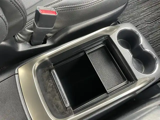 トヨタ ヴェルファイア ゴールデンアイズⅢ 千葉県 2022(令4)年 2.7万km ホワイトパールクリスタルシャイン トヨタセーフティセンス/・衝突軽減ブレーキ/レーンキープアシスト/・レーダークルーズコントロール/オートハイビーム/・クリアランスソナー/サンルーフ/フリップダウンモニター/純正9インチディスプレイナビ/・フルセグ/BT/DVD/CD/USB/バックカメラ/ステアリングスイッチ/ETC/MTモード/両側パワースライドドア/パワーバックドア/電動パーキングブレーキ/LEDヘッドライト/オートライト/ハーフレザーシート/フォグライト/スマートキー/プッシュスタート/純正フロアマット/純正18インチAW/革調シートカバー