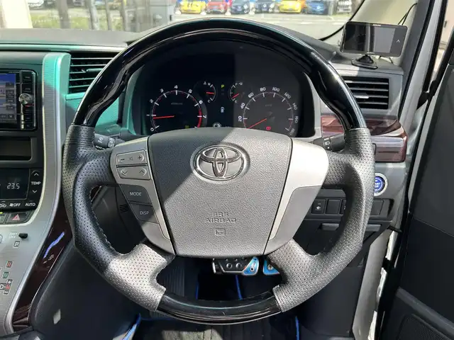 トヨタ アルファード 240S 大阪府 2013(平25)年 7.3万km ホワイトパールクリスタルシャイン フルエアロ/社外ナビ/（フルセグ／ＢＴ／ＣＤ／ＤＶＤ）/バックカメラ/デジタルインナーミラー/ＥＣＯモード/横滑り機能/レザーシート/３列シート/社外フロアマット/両側パワースライドドア/取扱説明書/保証書