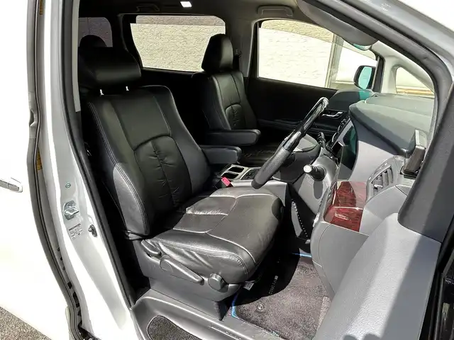 トヨタ アルファード 240S 大阪府 2013(平25)年 7.3万km ホワイトパールクリスタルシャイン フルエアロ/社外ナビ/（フルセグ／ＢＴ／ＣＤ／ＤＶＤ）/バックカメラ/デジタルインナーミラー/ＥＣＯモード/横滑り機能/レザーシート/３列シート/社外フロアマット/両側パワースライドドア/取扱説明書/保証書