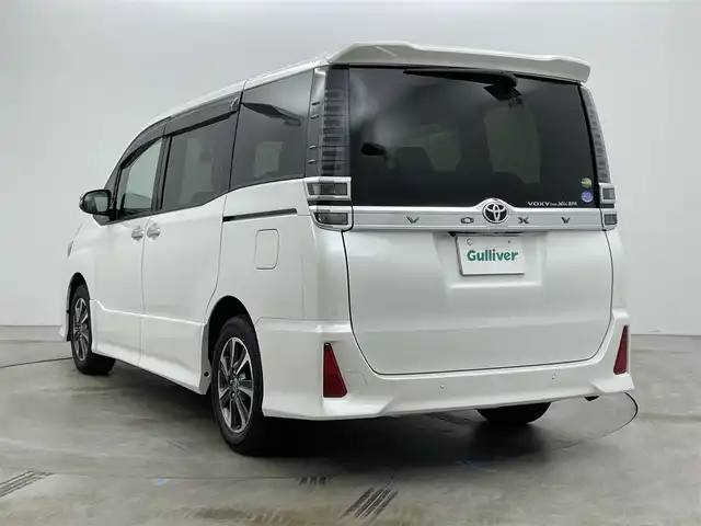 トヨタ ヴォクシー ZS 煌Ⅱ 岡山県 2020(令2)年 0.7万km ホワイトパールクリスタルシャイン 純正９インチナビ　(NSZT-Y68T)/【CD/DVD/BT/USB/フルセグ】/フリップダウンモニター　/両側電動スライドドア　/ＬＥＤヘッドライト　/ＥＴＣ　/バックカメラ　/クルーズコントロール　/コーナーセンサー　前後/オートハイビーム/アイドリングストップ/ドライブレコーダー前後/純正16インチアルミ/禁煙車/衝突軽減システム