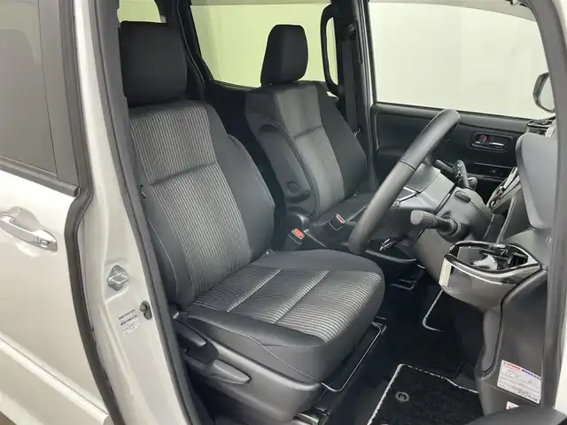 トヨタ ヴォクシー ZS 煌Ⅱ 岡山県 2020(令2)年 0.7万km ホワイトパールクリスタルシャイン 純正９インチナビ　(NSZT-Y68T)/【CD/DVD/BT/USB/フルセグ】/フリップダウンモニター　/両側電動スライドドア　/ＬＥＤヘッドライト　/ＥＴＣ　/バックカメラ　/クルーズコントロール　/コーナーセンサー　前後/オートハイビーム/アイドリングストップ/ドライブレコーダー前後/純正16インチアルミ/禁煙車/衝突軽減システム