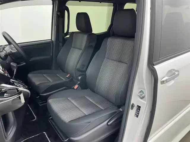 トヨタ ヴォクシー ZS 煌Ⅱ 岡山県 2020(令2)年 0.7万km ホワイトパールクリスタルシャイン 純正９インチナビ　(NSZT-Y68T)/【CD/DVD/BT/USB/フルセグ】/フリップダウンモニター　/両側電動スライドドア　/ＬＥＤヘッドライト　/ＥＴＣ　/バックカメラ　/クルーズコントロール　/コーナーセンサー　前後/オートハイビーム/アイドリングストップ/ドライブレコーダー前後/純正16インチアルミ/禁煙車/衝突軽減システム