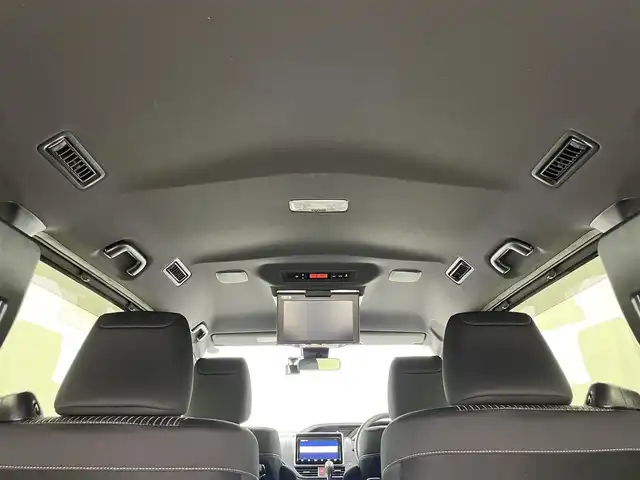 トヨタ ヴォクシー ZS 煌Ⅱ 岡山県 2020(令2)年 0.7万km ホワイトパールクリスタルシャイン 純正９インチナビ　(NSZT-Y68T)/【CD/DVD/BT/USB/フルセグ】/フリップダウンモニター　/両側電動スライドドア　/ＬＥＤヘッドライト　/ＥＴＣ　/バックカメラ　/クルーズコントロール　/コーナーセンサー　前後/オートハイビーム/アイドリングストップ/ドライブレコーダー前後/純正16インチアルミ/禁煙車/衝突軽減システム