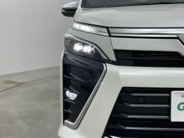 トヨタ ヴォクシー ZS 煌Ⅱ 岡山県 2020(令2)年 0.7万km ホワイトパールクリスタルシャイン 純正９インチナビ　(NSZT-Y68T)/【CD/DVD/BT/USB/フルセグ】/フリップダウンモニター　/両側電動スライドドア　/ＬＥＤヘッドライト　/ＥＴＣ　/バックカメラ　/クルーズコントロール　/コーナーセンサー　前後/オートハイビーム/アイドリングストップ/ドライブレコーダー前後/純正16インチアルミ/禁煙車/衝突軽減システム
