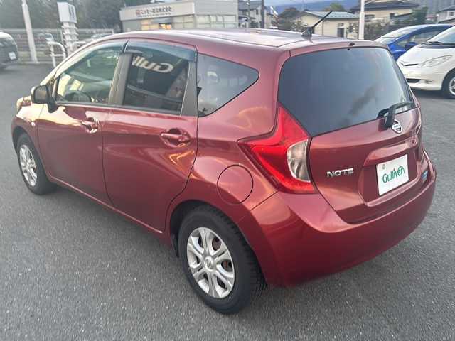 日産 ノート X 山梨県 2013(平25)年 8.4万km ラディアントレッド ポータブルナビ/ライトレベライザー/アイドリングストップ/スマートキー