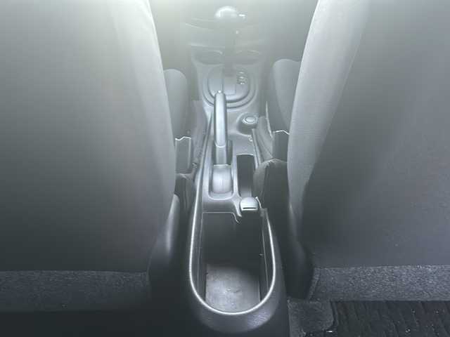 日産 ノート X 山梨県 2013(平25)年 8.4万km ラディアントレッド ポータブルナビ/ライトレベライザー/アイドリングストップ/スマートキー