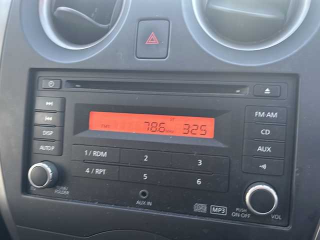 日産 ノート X 山梨県 2013(平25)年 8.4万km ラディアントレッド ポータブルナビ/ライトレベライザー/アイドリングストップ/スマートキー