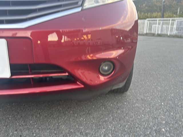 日産 ノート X 山梨県 2013(平25)年 8.4万km ラディアントレッド ポータブルナビ/ライトレベライザー/アイドリングストップ/スマートキー