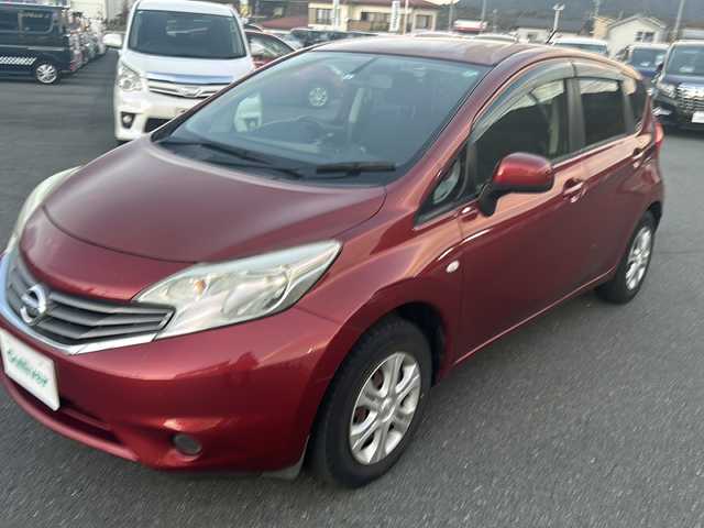 日産 ノート X 山梨県 2013(平25)年 8.4万km ラディアントレッド ポータブルナビ/ライトレベライザー/アイドリングストップ/スマートキー