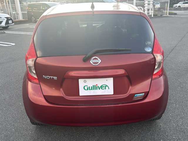 日産 ノート X 山梨県 2013(平25)年 8.4万km ラディアントレッド ポータブルナビ/ライトレベライザー/アイドリングストップ/スマートキー