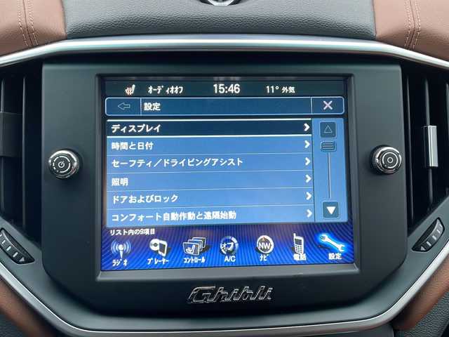 マセラティ ギブリ 東京都 2015(平27)年 4万km 白 純正メーカーナビ/【TV/Bluetooth/AUX/DVD/CD】/バックカメラ/ETC/クルーズコントロール/D/N席シートヒーター/D/N席パワーシート/プッシュスタート/スマートキー×2/MTモード付AT/HIDオートライト