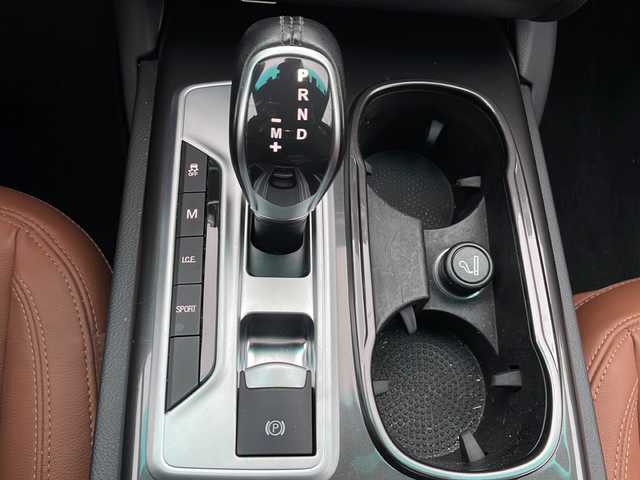 マセラティ ギブリ 東京都 2015(平27)年 4万km 白 純正メーカーナビ/【TV/Bluetooth/AUX/DVD/CD】/バックカメラ/ETC/クルーズコントロール/D/N席シートヒーター/D/N席パワーシート/プッシュスタート/スマートキー×2/MTモード付AT/HIDオートライト