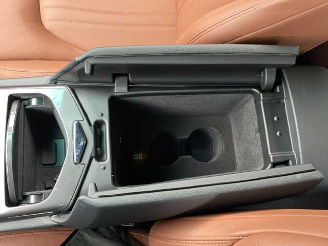 マセラティ ギブリ 東京都 2015(平27)年 4万km 白 純正メーカーナビ/【TV/Bluetooth/AUX/DVD/CD】/バックカメラ/ETC/クルーズコントロール/D/N席シートヒーター/D/N席パワーシート/プッシュスタート/スマートキー×2/MTモード付AT/HIDオートライト