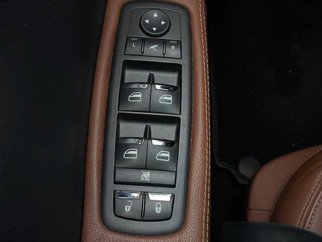 マセラティ ギブリ 東京都 2015(平27)年 4万km 白 純正メーカーナビ/【TV/Bluetooth/AUX/DVD/CD】/バックカメラ/ETC/クルーズコントロール/D/N席シートヒーター/D/N席パワーシート/プッシュスタート/スマートキー×2/MTモード付AT/HIDオートライト