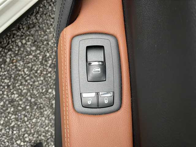 マセラティ ギブリ 東京都 2015(平27)年 4万km 白 純正メーカーナビ/【TV/Bluetooth/AUX/DVD/CD】/バックカメラ/ETC/クルーズコントロール/D/N席シートヒーター/D/N席パワーシート/プッシュスタート/スマートキー×2/MTモード付AT/HIDオートライト