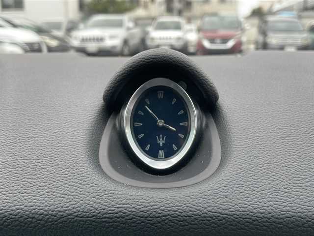 マセラティ ギブリ 東京都 2015(平27)年 4万km 白 純正メーカーナビ/【TV/Bluetooth/AUX/DVD/CD】/バックカメラ/ETC/クルーズコントロール/D/N席シートヒーター/D/N席パワーシート/プッシュスタート/スマートキー×2/MTモード付AT/HIDオートライト