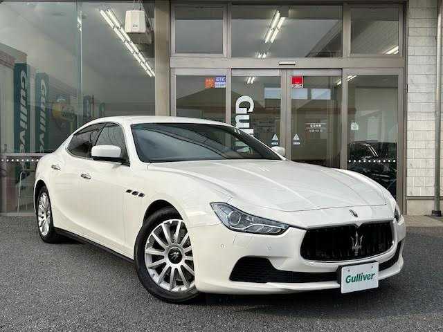 マセラティ ギブリ 埼玉県 2015(平27)年 4万km 白 メーカーナビ/【TV/Bluetooth/AUX/DVD/CD】/バックカメラ/ETC/クルーズコントロール/ドライブレコーダー/レザーシート/D/N席シートヒーター/D/N席パワーシート/プッシュスタート/MTモード付AT/HID