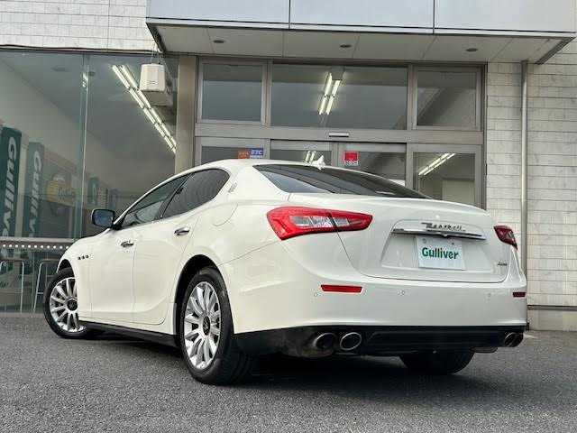 マセラティ ギブリ 埼玉県 2015(平27)年 4万km 白 メーカーナビ/【TV/Bluetooth/AUX/DVD/CD】/バックカメラ/ETC/クルーズコントロール/ドライブレコーダー/レザーシート/D/N席シートヒーター/D/N席パワーシート/プッシュスタート/MTモード付AT/HID