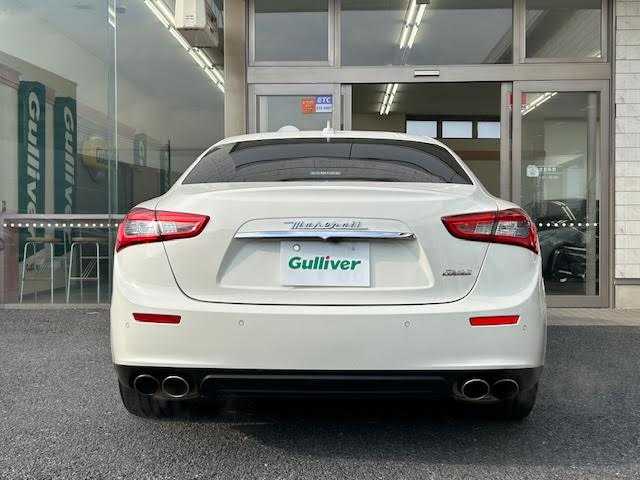 マセラティ ギブリ 埼玉県 2015(平27)年 4万km 白 メーカーナビ/【TV/Bluetooth/AUX/DVD/CD】/バックカメラ/ETC/クルーズコントロール/ドライブレコーダー/レザーシート/D/N席シートヒーター/D/N席パワーシート/プッシュスタート/MTモード付AT/HID