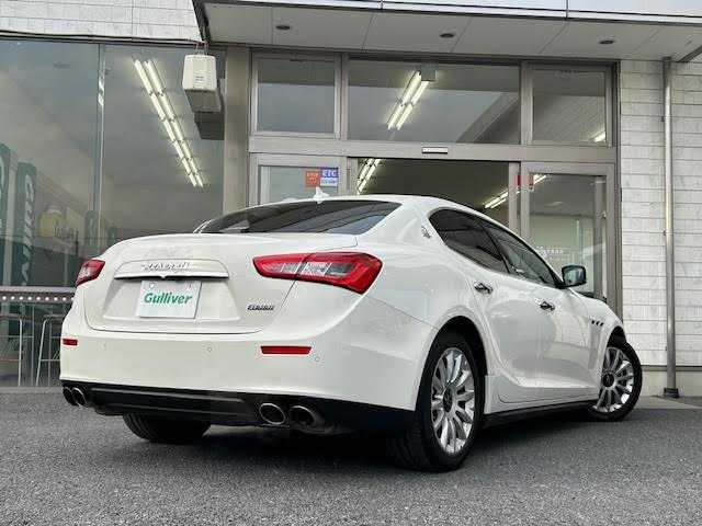 マセラティ ギブリ 埼玉県 2015(平27)年 4万km 白 メーカーナビ/【TV/Bluetooth/AUX/DVD/CD】/バックカメラ/ETC/クルーズコントロール/ドライブレコーダー/レザーシート/D/N席シートヒーター/D/N席パワーシート/プッシュスタート/MTモード付AT/HID