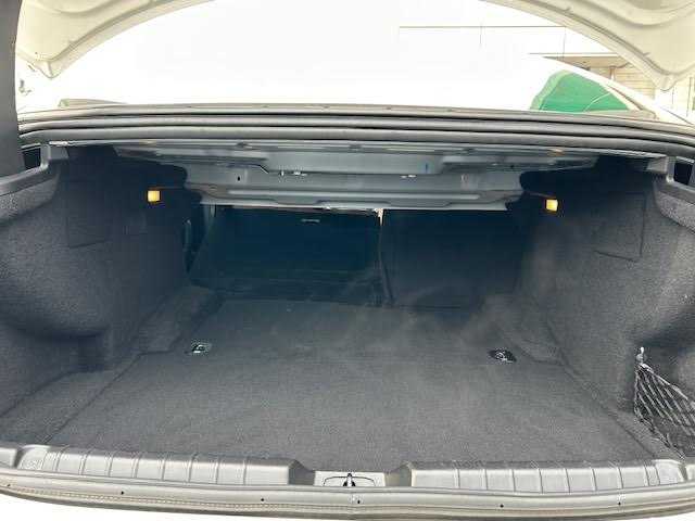 マセラティ ギブリ 埼玉県 2015(平27)年 4万km 白 メーカーナビ/【TV/Bluetooth/AUX/DVD/CD】/バックカメラ/ETC/クルーズコントロール/ドライブレコーダー/レザーシート/D/N席シートヒーター/D/N席パワーシート/プッシュスタート/MTモード付AT/HID