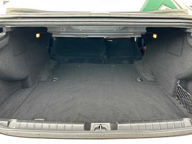 マセラティ ギブリ 埼玉県 2015(平27)年 4万km 白 メーカーナビ/【TV/Bluetooth/AUX/DVD/CD】/バックカメラ/ETC/クルーズコントロール/ドライブレコーダー/レザーシート/D/N席シートヒーター/D/N席パワーシート/プッシュスタート/MTモード付AT/HID