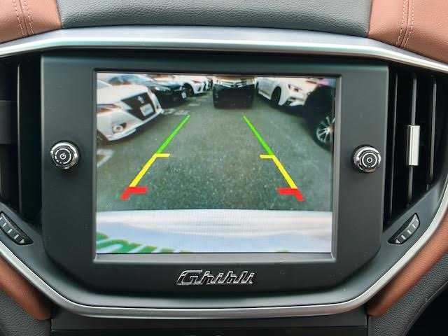 マセラティ ギブリ 埼玉県 2015(平27)年 4万km 白 メーカーナビ/【TV/Bluetooth/AUX/DVD/CD】/バックカメラ/ETC/クルーズコントロール/ドライブレコーダー/レザーシート/D/N席シートヒーター/D/N席パワーシート/プッシュスタート/MTモード付AT/HID