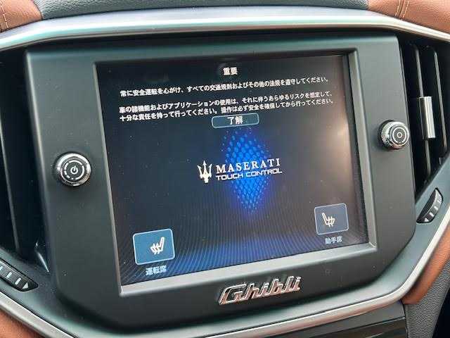 マセラティ ギブリ 埼玉県 2015(平27)年 4万km 白 メーカーナビ/【TV/Bluetooth/AUX/DVD/CD】/バックカメラ/ETC/クルーズコントロール/ドライブレコーダー/レザーシート/D/N席シートヒーター/D/N席パワーシート/プッシュスタート/MTモード付AT/HID