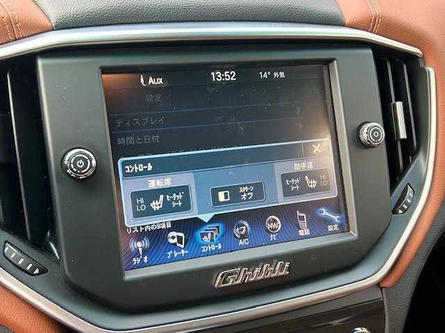 マセラティ ギブリ 埼玉県 2015(平27)年 4万km 白 メーカーナビ/【TV/Bluetooth/AUX/DVD/CD】/バックカメラ/ETC/クルーズコントロール/ドライブレコーダー/レザーシート/D/N席シートヒーター/D/N席パワーシート/プッシュスタート/MTモード付AT/HID