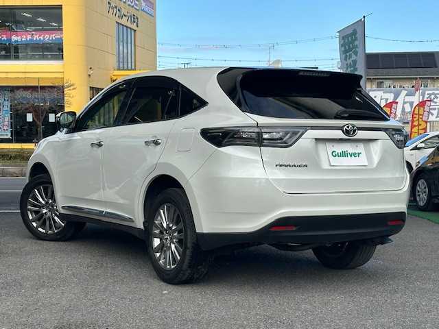 トヨタ ハリアー プレミアム 茨城県 2014(平26)年 11.9万km ホワイトパールクリスタルシャイン 4WD/純正SDナビ/フルセグTV/Bluetooth/AM／FM/バックカメラ/ETC/アイドリングストップ/パワーバックドア/パワーシートD席/レーダークルーズコントロール/車線逸脱警報機能/横滑り防止装置/MTモード付AT/純正フロアマット/純正アルミホイール18インチ付夏タイヤ/フォグランプ/スペアキー1本/保証書/取扱説明書