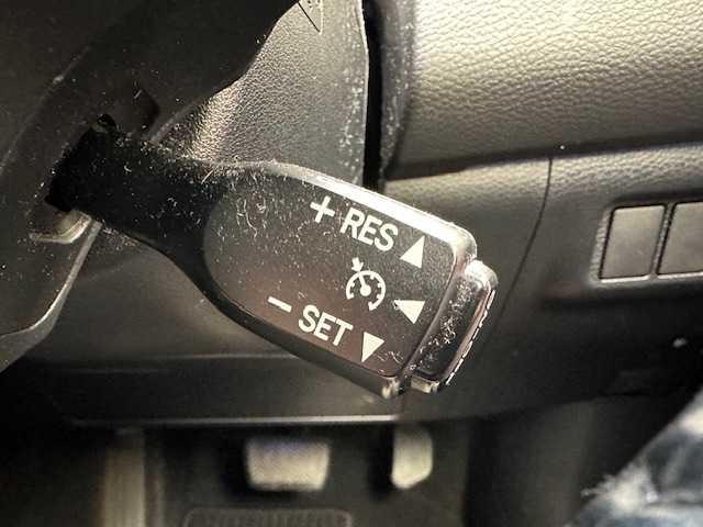 トヨタ ハリアー プレミアム 茨城県 2014(平26)年 11.9万km ホワイトパールクリスタルシャイン 4WD/純正SDナビ/フルセグTV/Bluetooth/AM／FM/バックカメラ/ETC/アイドリングストップ/パワーバックドア/パワーシートD席/レーダークルーズコントロール/車線逸脱警報機能/横滑り防止装置/MTモード付AT/純正フロアマット/純正アルミホイール18インチ付夏タイヤ/フォグランプ/スペアキー1本/保証書/取扱説明書