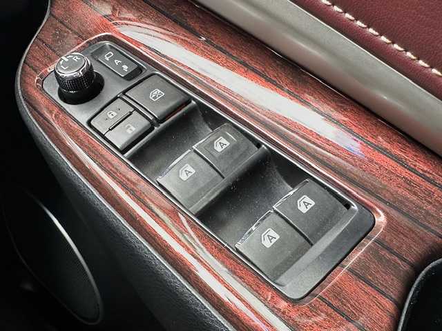 トヨタ ハリアー プレミアム 茨城県 2014(平26)年 11.9万km ホワイトパールクリスタルシャイン 4WD/純正SDナビ/フルセグTV/Bluetooth/AM／FM/バックカメラ/ETC/アイドリングストップ/パワーバックドア/パワーシートD席/レーダークルーズコントロール/車線逸脱警報機能/横滑り防止装置/MTモード付AT/純正フロアマット/純正アルミホイール18インチ付夏タイヤ/フォグランプ/スペアキー1本/保証書/取扱説明書