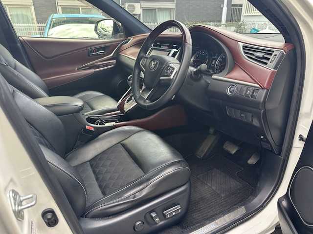 トヨタ ハリアー プレミアム 茨城県 2014(平26)年 11.9万km ホワイトパールクリスタルシャイン 4WD/純正SDナビ/フルセグTV/Bluetooth/AM／FM/バックカメラ/ETC/アイドリングストップ/パワーバックドア/パワーシートD席/レーダークルーズコントロール/車線逸脱警報機能/横滑り防止装置/MTモード付AT/純正フロアマット/純正アルミホイール18インチ付夏タイヤ/フォグランプ/スペアキー1本/保証書/取扱説明書