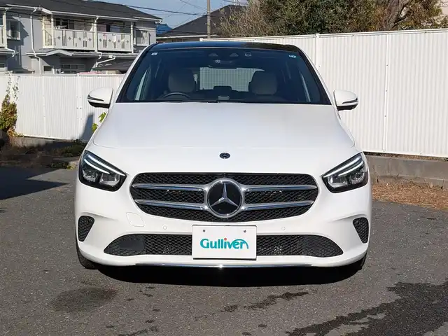 メルセデス・ベンツ Ｂ１８０ 埼玉県 2019(令1)年 3.3万km ポーラホワイト レザーエクスクルーシブパッケージ/　┗ベージュレザーシート/レーダーセーフティパッケージ・アドバンスドパッケージ/ナビゲーションパッケージ/純正ディスプレイオーディオ/　┗フルセグテレビ/　┗Bluetoothオーディオ/　┗AM/FMラジオ/純正ドライブレコーダー/バックカメラ/全周囲カメラ/アイドリングストップ/クルーズコントロール(追従機能あり)/プッシュスタート/ETC2.0/LEDヘッドライト/スマートキー×2/整備記録簿(R2、R3、R4、R5)