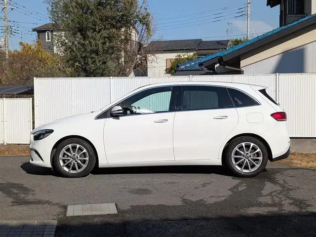 メルセデス・ベンツ Ｂ１８０ 埼玉県 2019(令1)年 3.3万km ポーラホワイト レザーエクスクルーシブパッケージ/　┗ベージュレザーシート/レーダーセーフティパッケージ・アドバンスドパッケージ/ナビゲーションパッケージ/純正ディスプレイオーディオ/　┗フルセグテレビ/　┗Bluetoothオーディオ/　┗AM/FMラジオ/純正ドライブレコーダー/バックカメラ/全周囲カメラ/アイドリングストップ/クルーズコントロール(追従機能あり)/プッシュスタート/ETC2.0/LEDヘッドライト/スマートキー×2/整備記録簿(R2、R3、R4、R5)