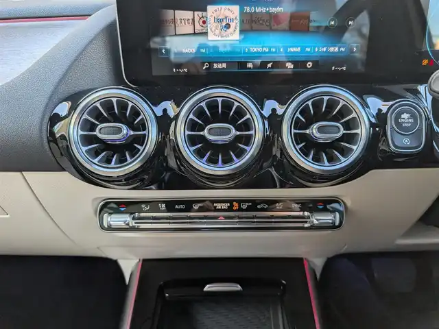 メルセデス・ベンツ Ｂ１８０ 埼玉県 2019(令1)年 3.3万km ポーラホワイト レザーエクスクルーシブパッケージ/　┗ベージュレザーシート/レーダーセーフティパッケージ・アドバンスドパッケージ/ナビゲーションパッケージ/純正ディスプレイオーディオ/　┗フルセグテレビ/　┗Bluetoothオーディオ/　┗AM/FMラジオ/純正ドライブレコーダー/バックカメラ/全周囲カメラ/アイドリングストップ/クルーズコントロール(追従機能あり)/プッシュスタート/ETC2.0/LEDヘッドライト/スマートキー×2/整備記録簿(R2、R3、R4、R5)