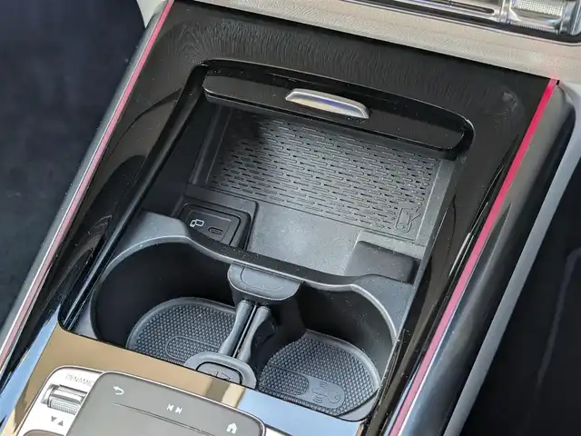 メルセデス・ベンツ Ｂ１８０ 埼玉県 2019(令1)年 3.3万km ポーラホワイト レザーエクスクルーシブパッケージ/　┗ベージュレザーシート/レーダーセーフティパッケージ・アドバンスドパッケージ/ナビゲーションパッケージ/純正ディスプレイオーディオ/　┗フルセグテレビ/　┗Bluetoothオーディオ/　┗AM/FMラジオ/純正ドライブレコーダー/バックカメラ/全周囲カメラ/アイドリングストップ/クルーズコントロール(追従機能あり)/プッシュスタート/ETC2.0/LEDヘッドライト/スマートキー×2/整備記録簿(R2、R3、R4、R5)