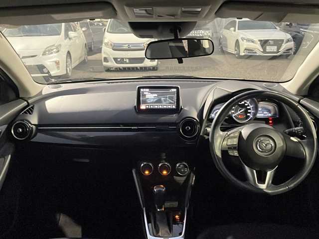 マツダ デミオ 13S 島根県 2015(平27)年 7.3万km スノーフレイクホワイトパールマイカ 純正SDナビ/フルセグTV/Bluetooth接続/バックカメラ/ステアリングスイッチ/アイドリングストップ/横滑り防止装置/ETC/プッシュスタート/スマートキー/スマートシティブレーキサポート/・衝突回避/・衝突軽減ブレーキ