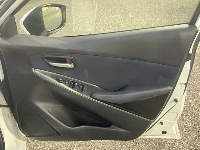 マツダ デミオ 13S 島根県 2015(平27)年 7.3万km スノーフレイクホワイトパールマイカ 純正SDナビ/フルセグTV/Bluetooth接続/バックカメラ/ステアリングスイッチ/アイドリングストップ/横滑り防止装置/ETC/プッシュスタート/スマートキー/スマートシティブレーキサポート/・衝突回避/・衝突軽減ブレーキ