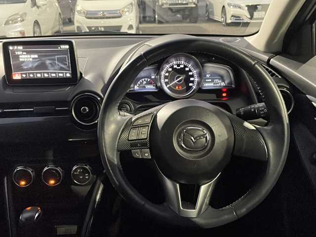 マツダ デミオ 13S 島根県 2015(平27)年 7.3万km スノーフレイクホワイトパールマイカ 純正SDナビ/フルセグTV/Bluetooth接続/バックカメラ/ステアリングスイッチ/アイドリングストップ/横滑り防止装置/ETC/プッシュスタート/スマートキー/スマートシティブレーキサポート/・衝突回避/・衝突軽減ブレーキ