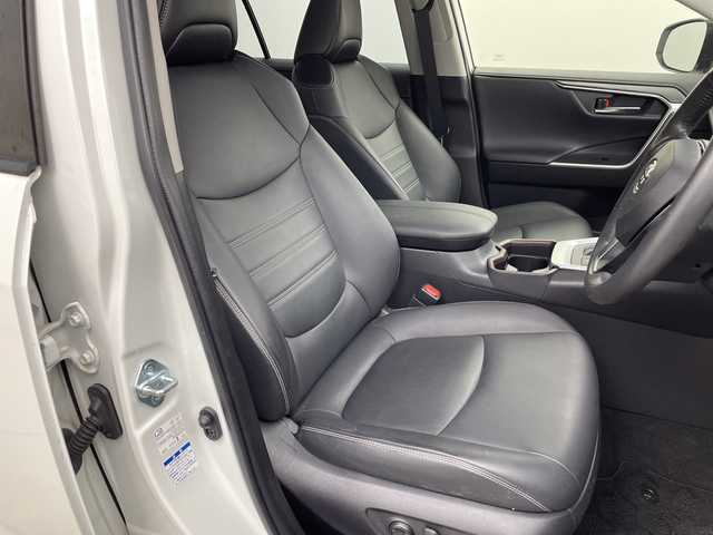 トヨタ ＲＡＶ４ ハイブリッドG 三重県 2021(令3)年 4.9万km ホワイトパールクリスタルシャイン /禁煙車//純正9型ディスプレイオーディオ//パノラミックビューモニター//オートAC//DN席シートヒーター//D席パワーシート//シートメモリー//合皮シート//トヨタセーフティセンス//衝突軽減ブレーキ//レーントレーシングアシスト//レーダークルーズコントロール//ブラインドスポットモニター//リアクロストラフィックアラート//パーキングサポートブレーキ//前後クリアランスソナー//パワーバックドア//ステアリングヒーター//社外前後ドライブレコーダー//LED //フォグ//サイドカーテンエアバッグ