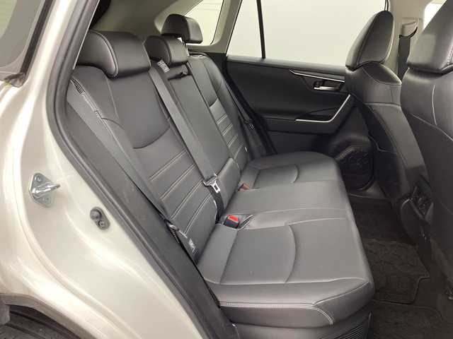 トヨタ ＲＡＶ４ ハイブリッドG 三重県 2021(令3)年 4.9万km ホワイトパールクリスタルシャイン /禁煙車//純正9型ディスプレイオーディオ//パノラミックビューモニター//オートAC//DN席シートヒーター//D席パワーシート//シートメモリー//合皮シート//トヨタセーフティセンス//衝突軽減ブレーキ//レーントレーシングアシスト//レーダークルーズコントロール//ブラインドスポットモニター//リアクロストラフィックアラート//パーキングサポートブレーキ//前後クリアランスソナー//パワーバックドア//ステアリングヒーター//社外前後ドライブレコーダー//LED //フォグ//サイドカーテンエアバッグ