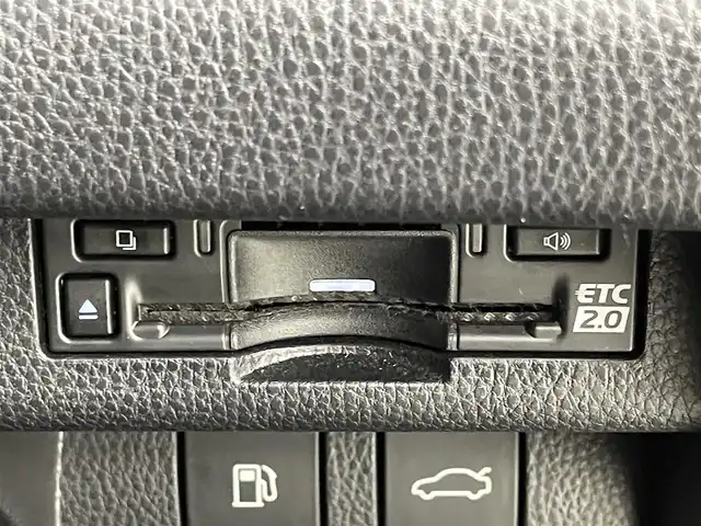 トヨタ クラウン クロスオーバー G 福岡県 2024(令6)年 3.2万km ブラック 純正１２．３型ナビ／フルセグTV　/全方位カメラ　/ワイヤレス充電　/デジタルインナーミラー　/ビルトインＥＴＣ２．０　/トヨタセーフティセンス　/レーダークルーズコントロール　/コーナーセンサー　/衝突軽減ブレーキ　/レーンキープ　/アクセル踏み間違い防止　/ブラインドスポットモニター　/ヘッドアップディスプレイ　/ハーフレザーシート　/純正１９インチＡＷ　/LEDヘッドライト