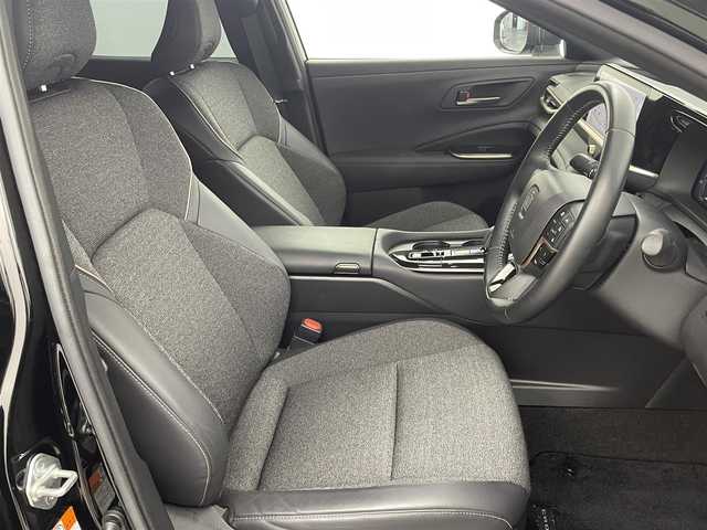 トヨタ クラウン クロスオーバー G 福岡県 2024(令6)年 3.2万km ブラック 純正１２．３型ナビ／フルセグTV　/全方位カメラ　/ワイヤレス充電　/デジタルインナーミラー　/ビルトインＥＴＣ２．０　/トヨタセーフティセンス　/レーダークルーズコントロール　/コーナーセンサー　/衝突軽減ブレーキ　/レーンキープ　/アクセル踏み間違い防止　/ブラインドスポットモニター　/ヘッドアップディスプレイ　/ハーフレザーシート　/純正１９インチＡＷ　/LEDヘッドライト