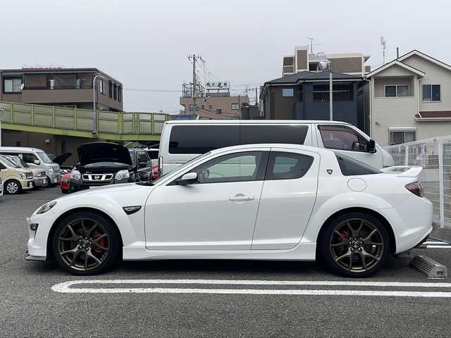 マツダ ＲＸ－８ スピリットR 茨城県 2012(平24)年 5.9万km クリスタルホワイトパールマイカ 登録時走行距離58662km/ワンオーナー/ディスプレイオーディオ/レッドステッチ入レッド/ブラック革/グレーファブリックコンビRECARO製シート/純正ブロンズ塗装19インチアルミ/純正レッド塗装ブレーキキャリパー/ETC/HIDヘッドライト/オートライト/ハードサスペンション/BILSTEIN製ダンパー/純正フロントリップスポイラー積込/DSC/TCS/スーパーLSD/取扱説明書・保証書