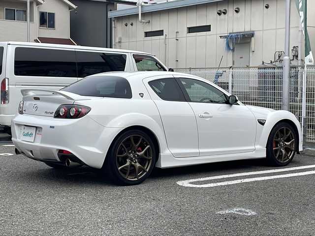 マツダ ＲＸ－８ スピリットR 茨城県 2012(平24)年 5.9万km クリスタルホワイトパールマイカ 登録時走行距離58662km/ワンオーナー/ディスプレイオーディオ/レッドステッチ入レッド/ブラック革/グレーファブリックコンビRECARO製シート/純正ブロンズ塗装19インチアルミ/純正レッド塗装ブレーキキャリパー/ETC/HIDヘッドライト/オートライト/ハードサスペンション/BILSTEIN製ダンパー/純正フロントリップスポイラー積込/DSC/TCS/スーパーLSD/取扱説明書・保証書