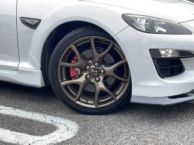 マツダ ＲＸ－８ スピリットR 茨城県 2012(平24)年 5.9万km クリスタルホワイトパールマイカ 登録時走行距離58662km/ワンオーナー/ディスプレイオーディオ/レッドステッチ入レッド/ブラック革/グレーファブリックコンビRECARO製シート/純正ブロンズ塗装19インチアルミ/純正レッド塗装ブレーキキャリパー/ETC/HIDヘッドライト/オートライト/ハードサスペンション/BILSTEIN製ダンパー/純正フロントリップスポイラー積込/DSC/TCS/スーパーLSD/取扱説明書・保証書