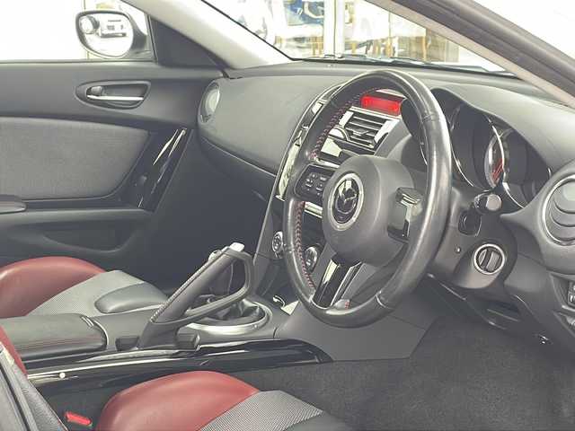 マツダ ＲＸ－８ スピリットR 茨城県 2012(平24)年 5.9万km クリスタルホワイトパールマイカ 登録時走行距離58662km/ワンオーナー/ディスプレイオーディオ/レッドステッチ入レッド/ブラック革/グレーファブリックコンビRECARO製シート/純正ブロンズ塗装19インチアルミ/純正レッド塗装ブレーキキャリパー/ETC/HIDヘッドライト/オートライト/ハードサスペンション/BILSTEIN製ダンパー/純正フロントリップスポイラー積込/DSC/TCS/スーパーLSD/取扱説明書・保証書